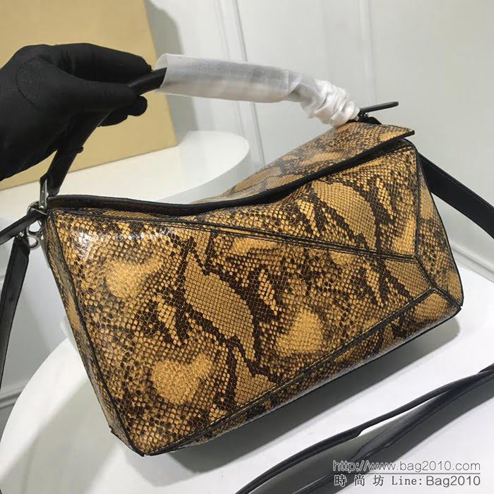 LOEWE羅意威 蛇紋 原單品質 火遍全世界熱銷款 puzzle bag 手提肩背包 6605  jdl1063